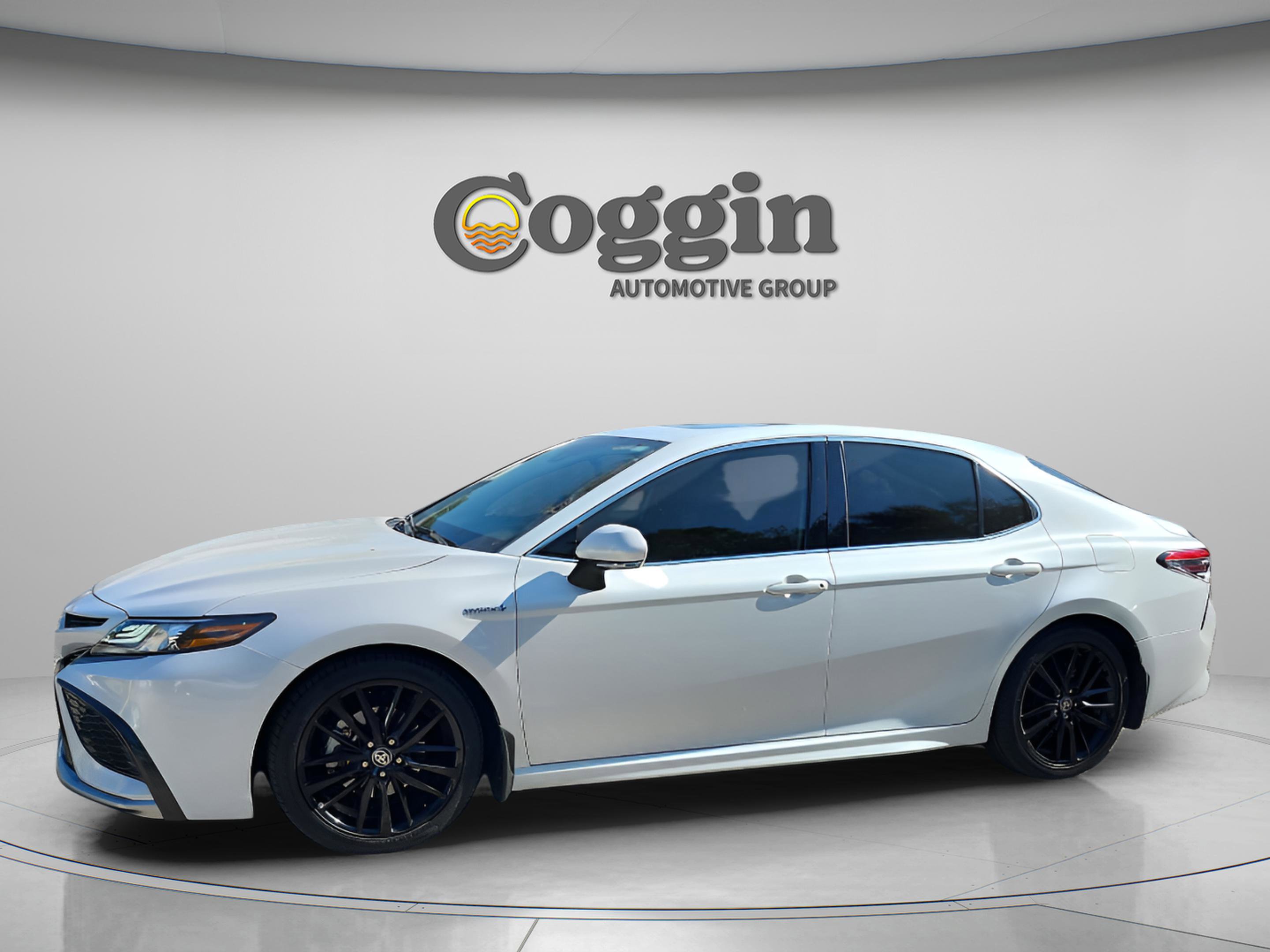 Used 2021 Toyota Camry XSE image 1