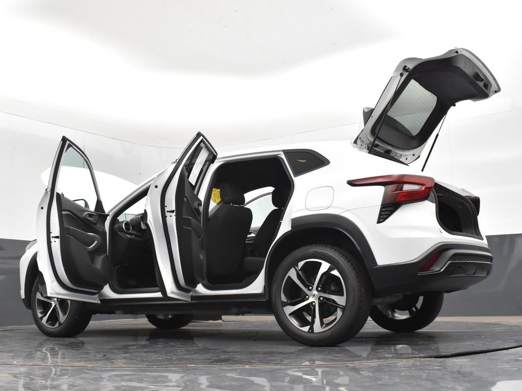 Used 2024 Chevrolet Trax RS FWD image 37