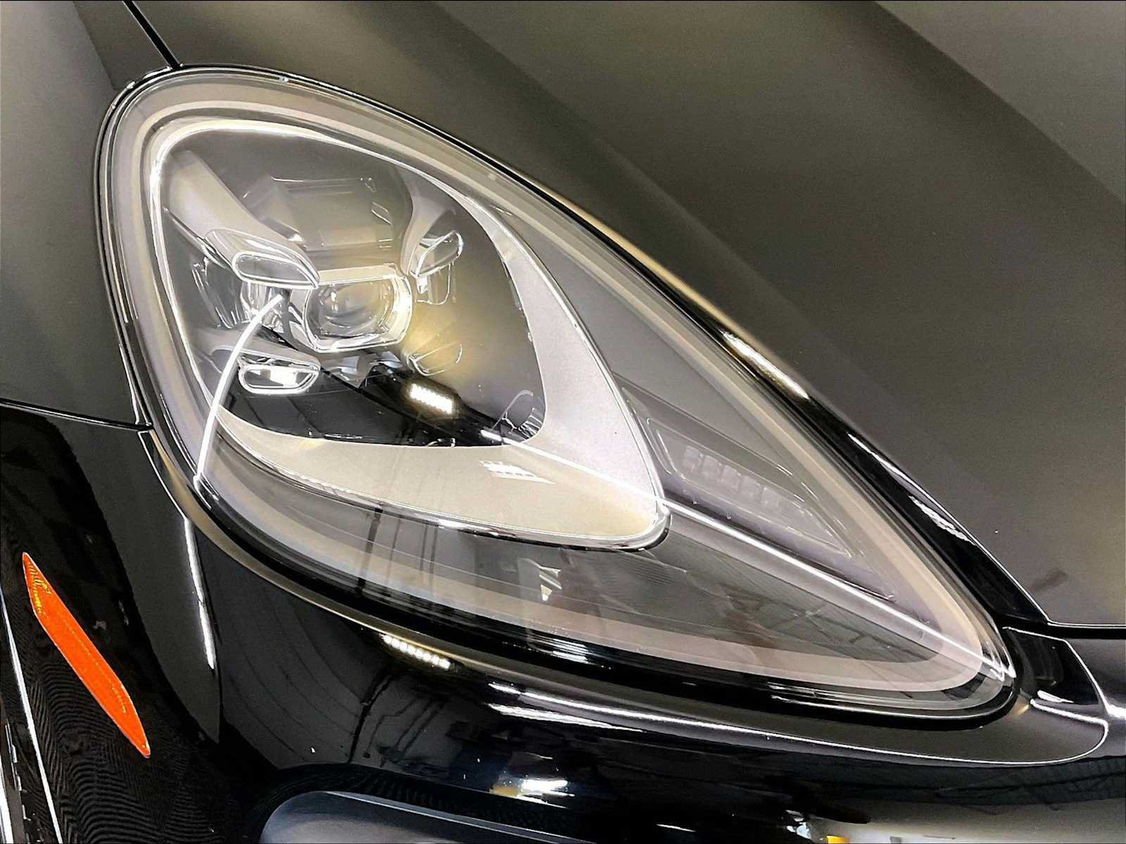 Certified 2023 Porsche Cayenne AWD/4WD image 12