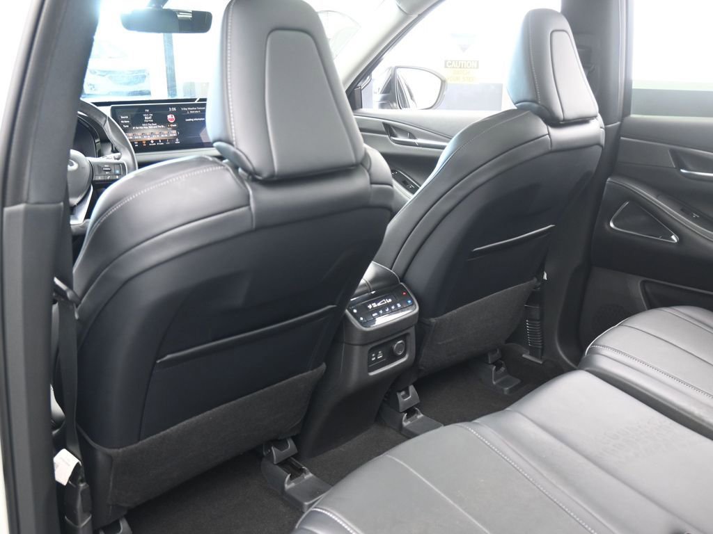 Used 2023 INFINITI QX60 Luxe w/ Performance Audio Package image 33