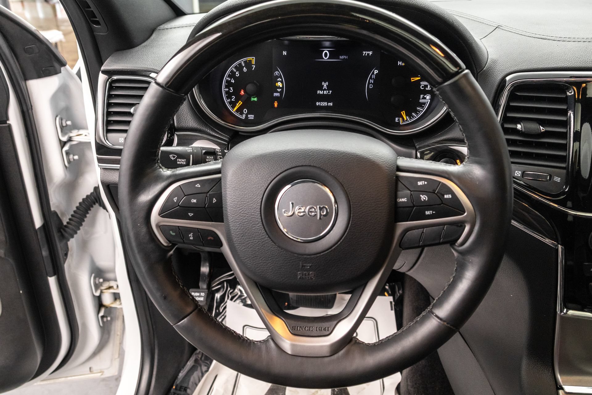 Used 2019 Jeep Grand Cherokee Overland AWD/4WD image 19