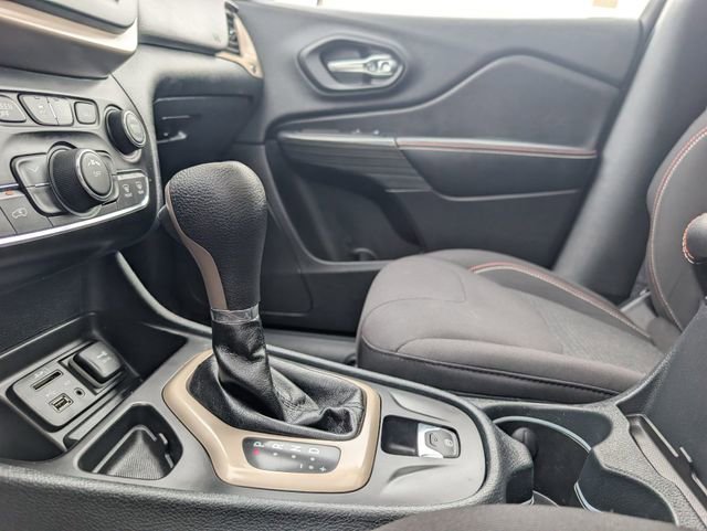 Used 2016 Jeep Cherokee 75th Anniversary FWD image 19