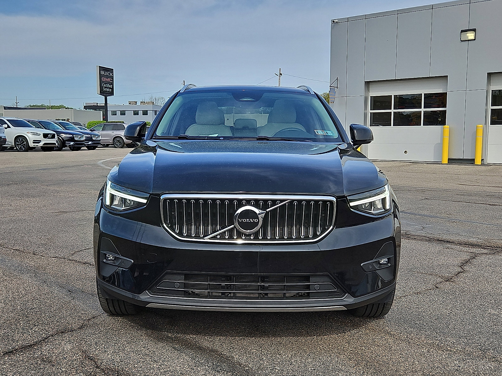Certified 2023 Volvo XC40 B5 Plus w/ Climate Package image 2