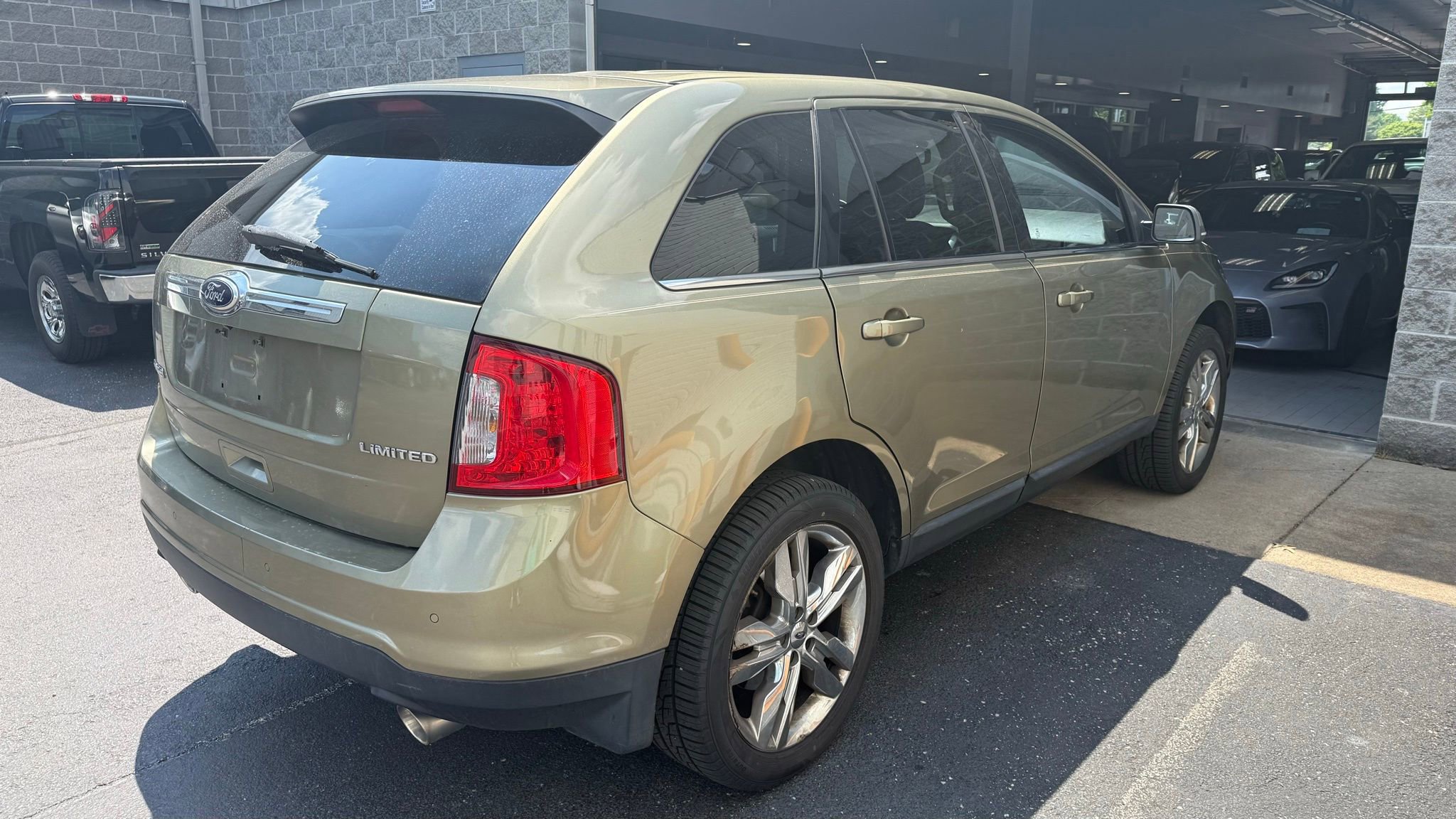 Used 2013 Ford Edge Limited w/ Driver Entry Pkg FWD image 6