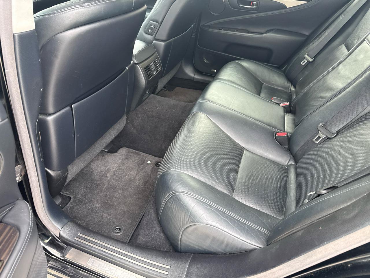 Used 2013 Lexus LS 460 AWD w/ Comfort Pkg image 37