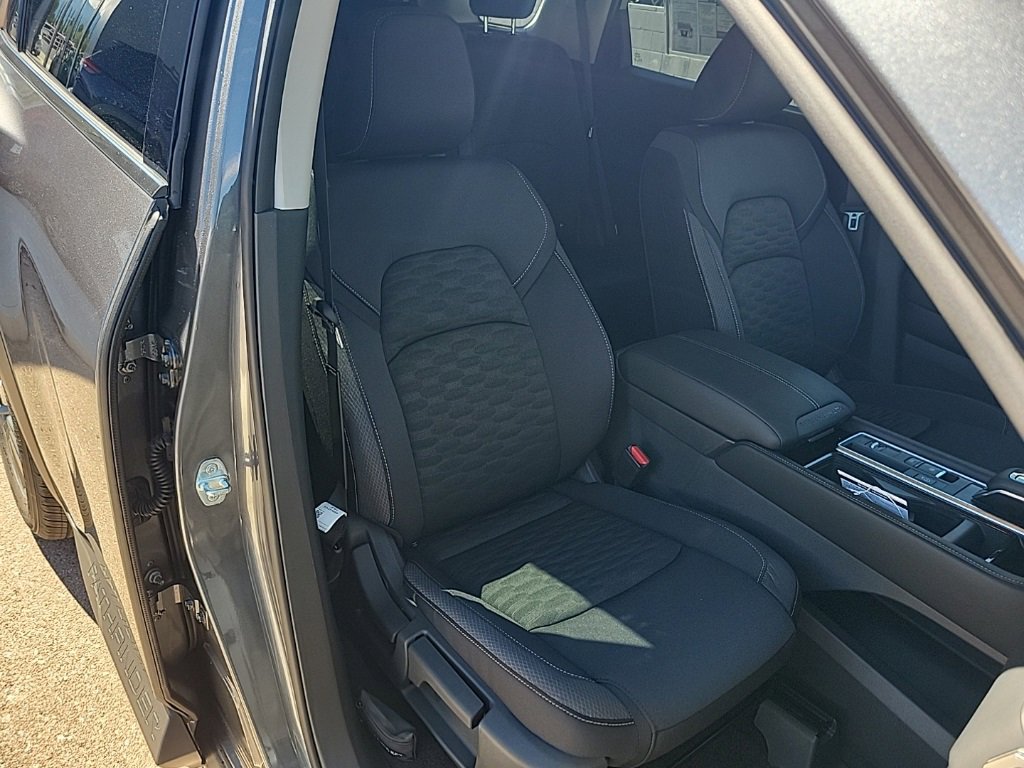 New 2025 Nissan Pathfinder SV w/ Cargo Package image 44