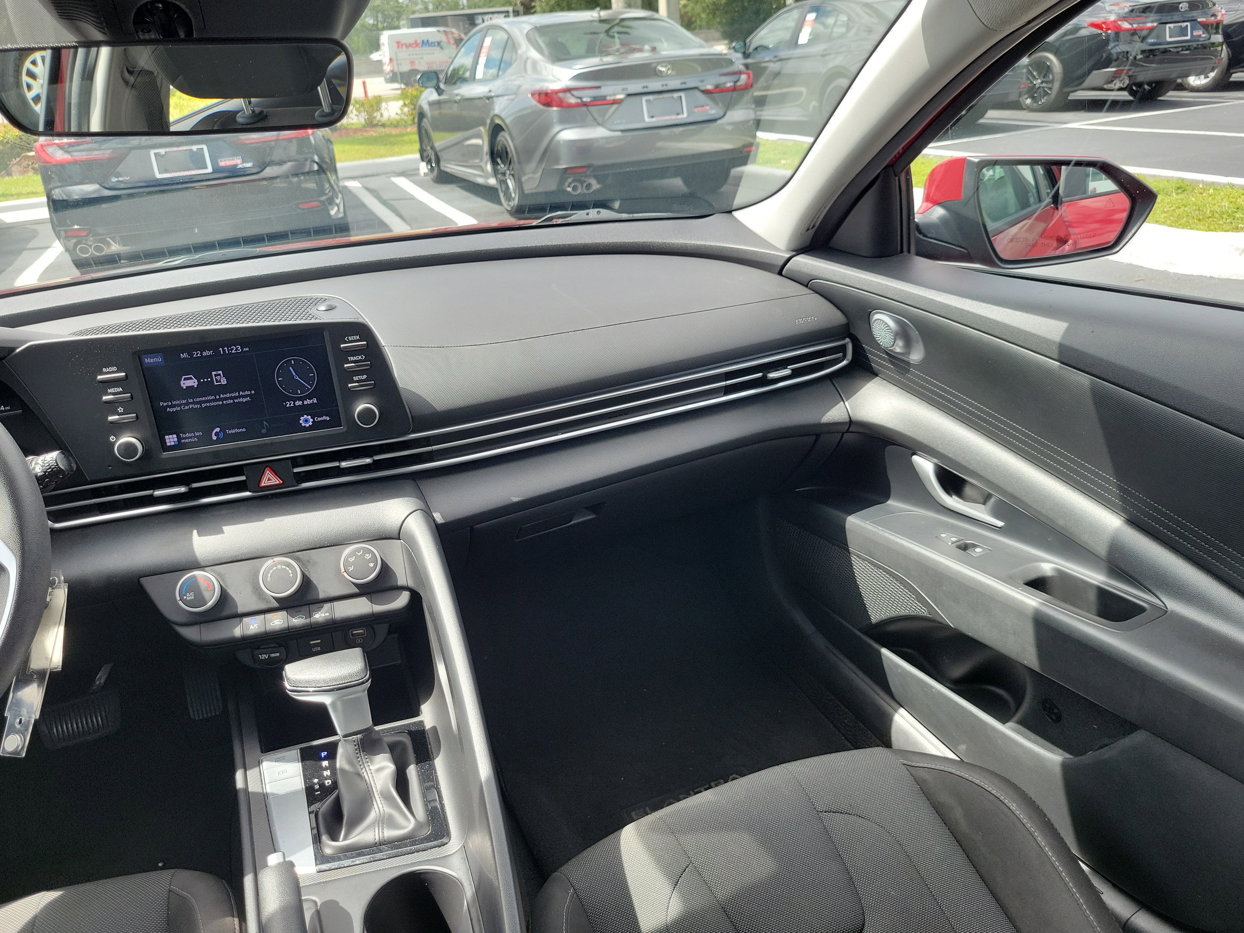 Used 2021 Hyundai Elantra SE w/ Cargo Package FWD image 17