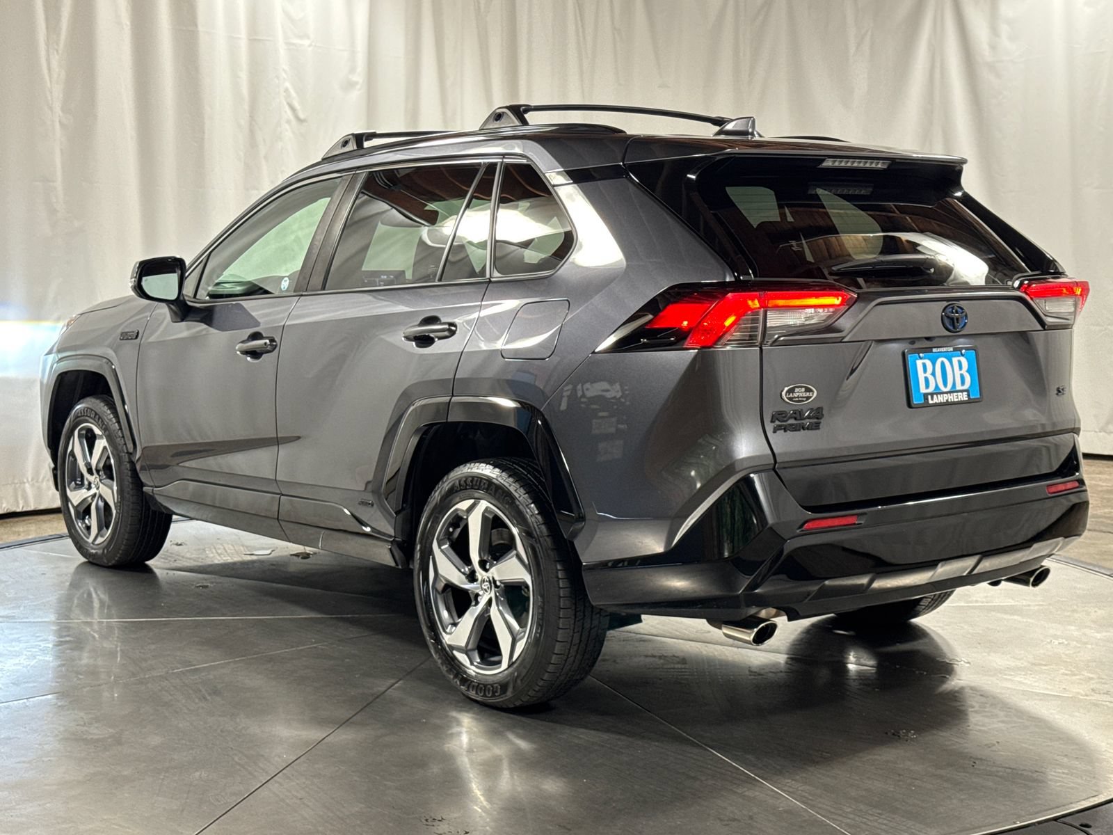 Used 2021 Toyota RAV4 SE w/ Weather & Moonroof Package AWD/4WD image 10