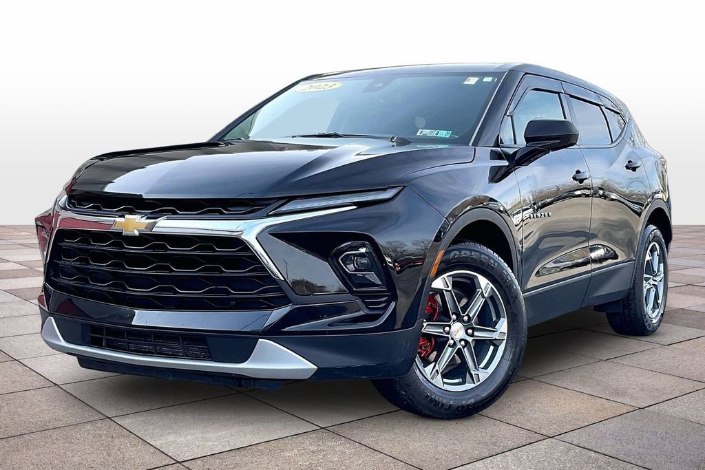 Used 2023 Chevrolet Blazer LT image 2