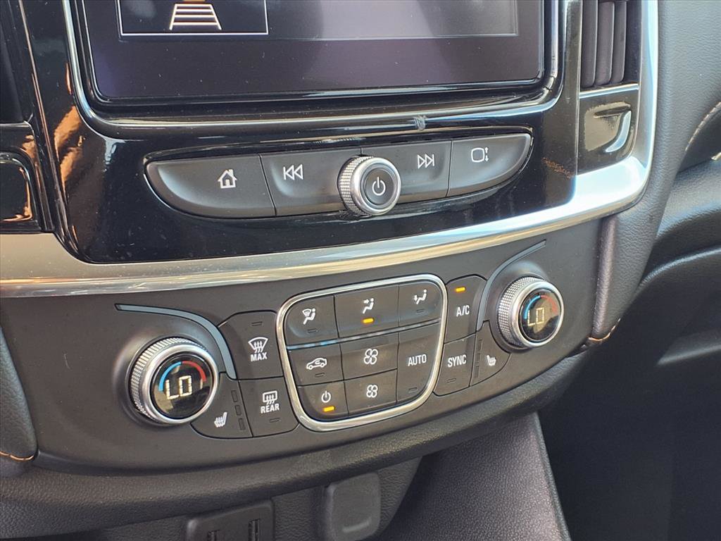 Used 2020 Chevrolet Traverse LT image 18