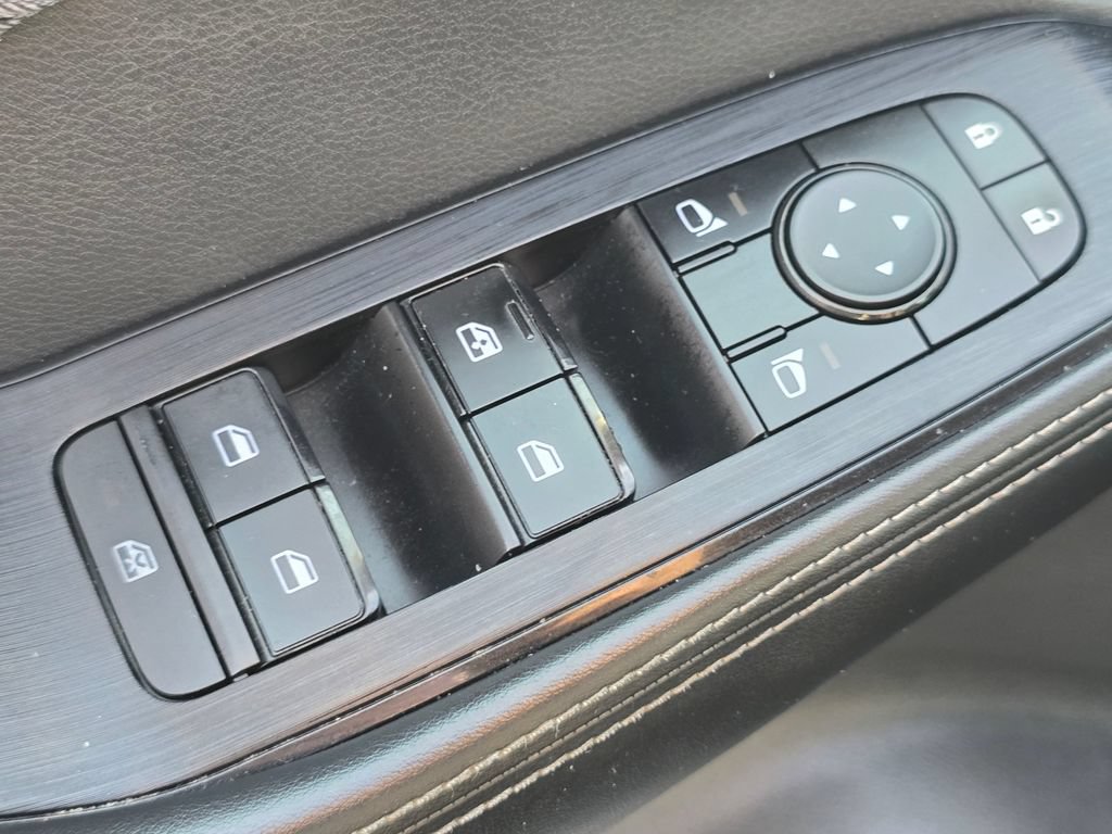Used 2022 Nissan Rogue SV AWD/4WD image 19