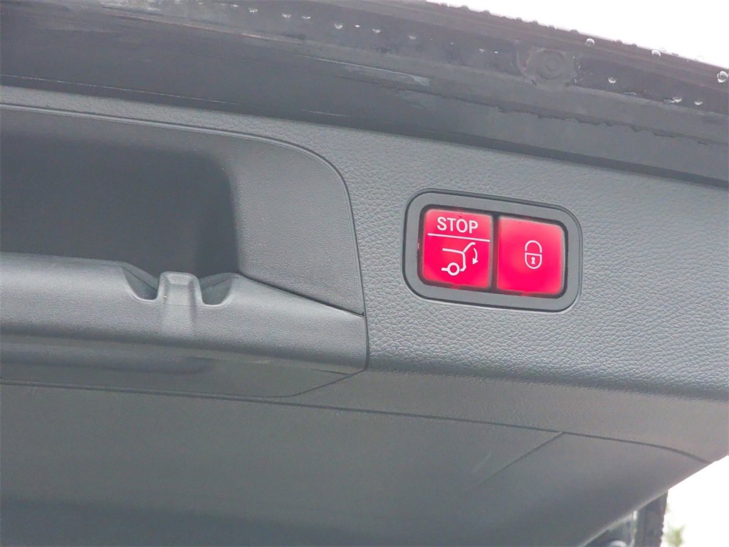 Used 2019 Mercedes-Benz GLC 300 4MATIC image 17