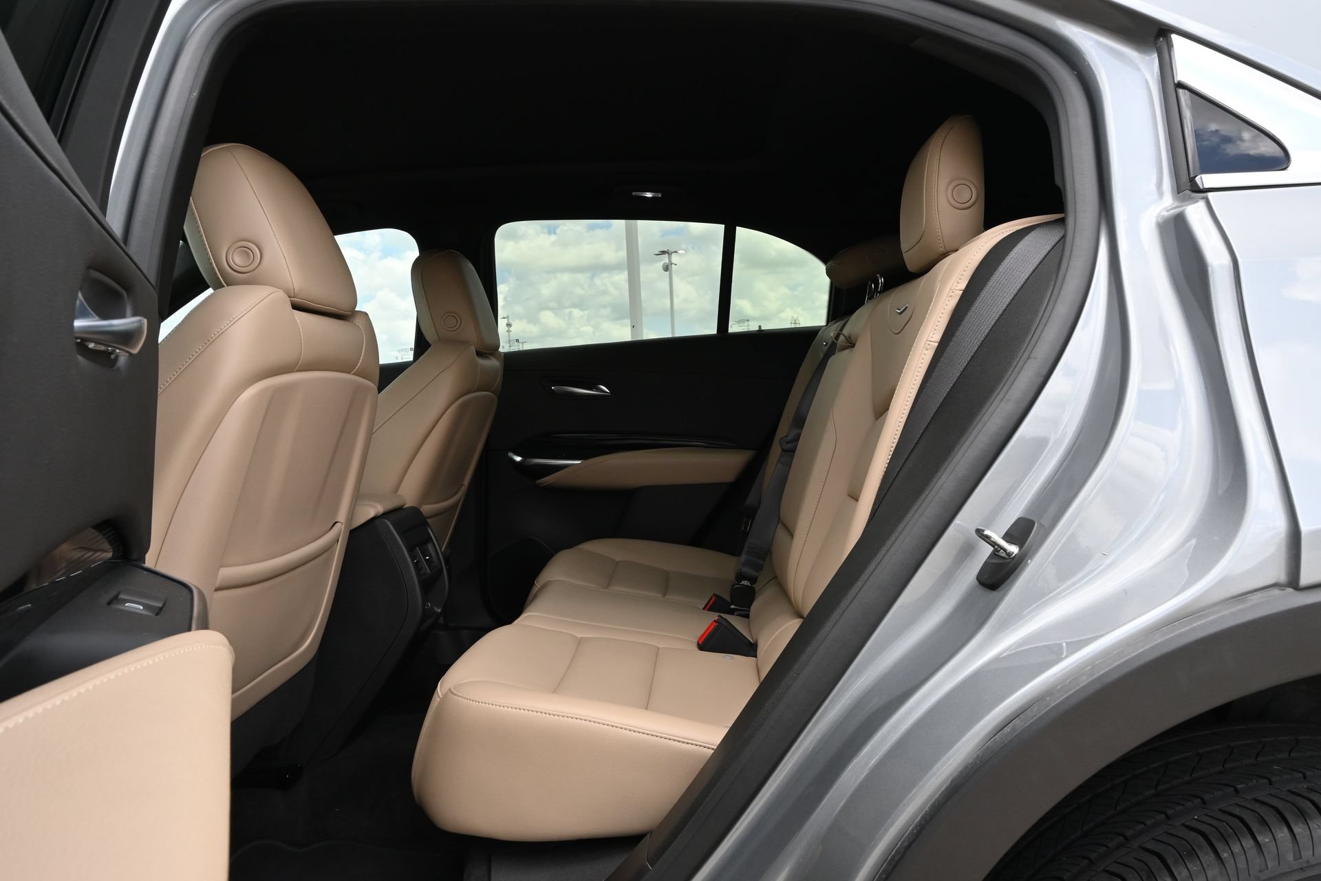 Used 2024 Cadillac XT4 Luxury w/ Cold Weather Package FWD image 21