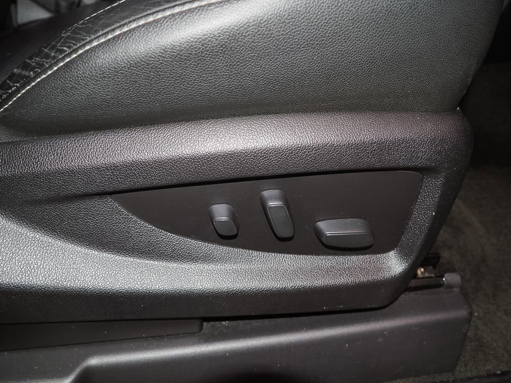 Used 2018 Chevrolet Suburban LT image 21