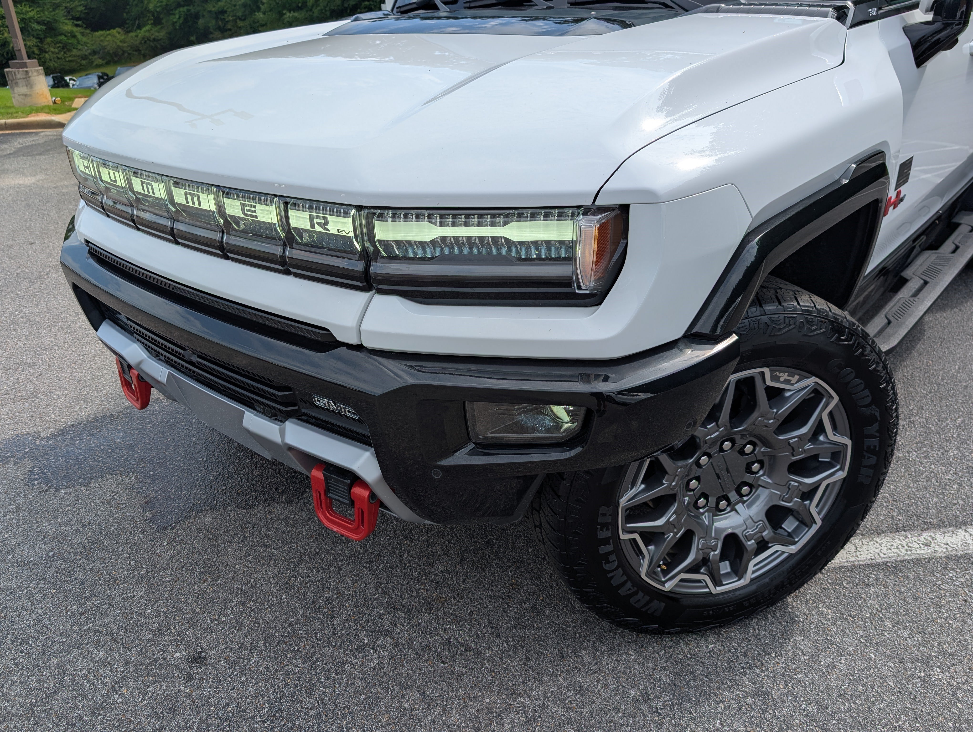 Used 2025 GMC Hummer EV 3X w/ LPO, Sport Package AWD/4WD image 13