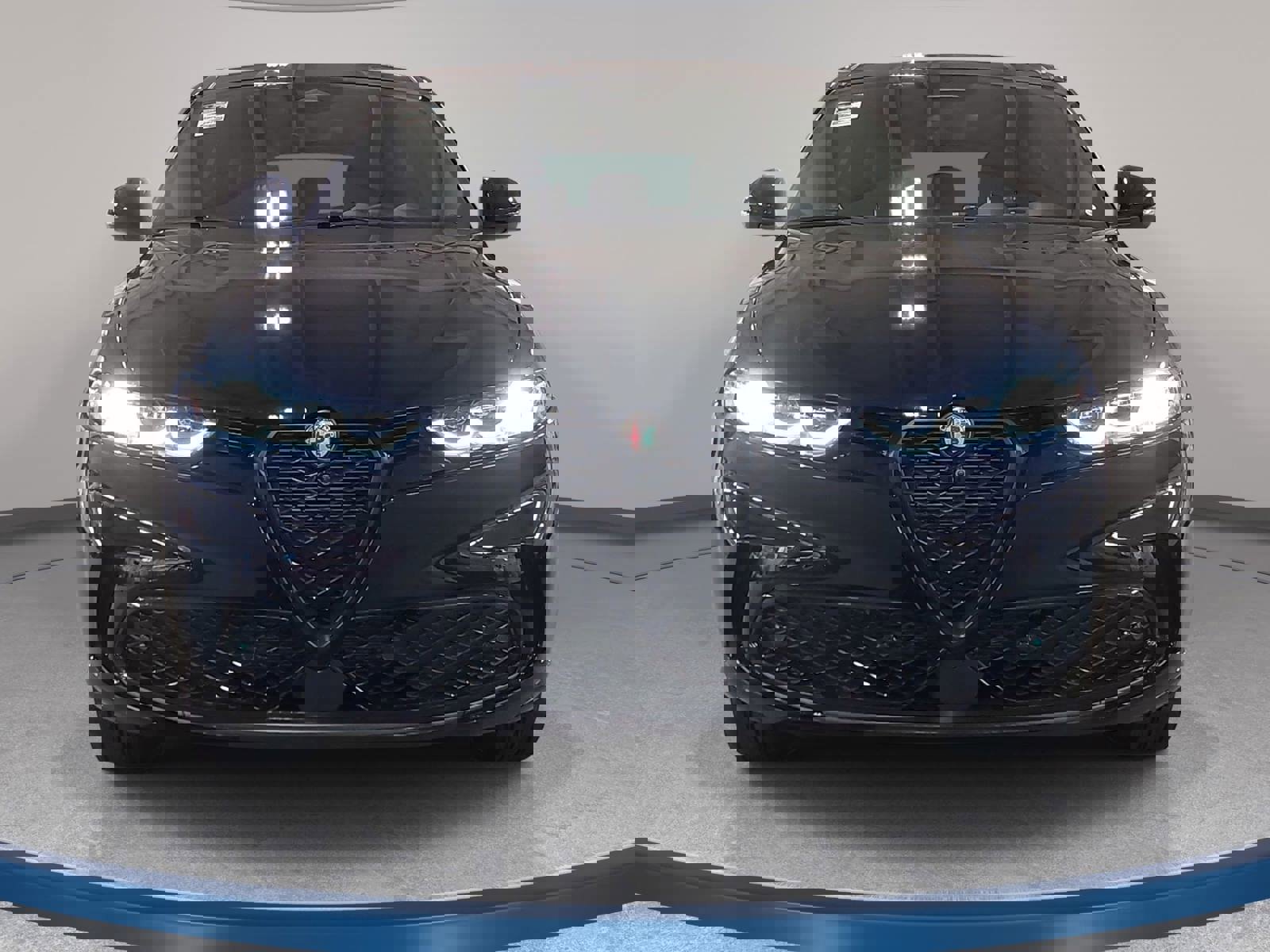 Used 2025 Alfa Romeo Tonale w/ Premium Package image 2