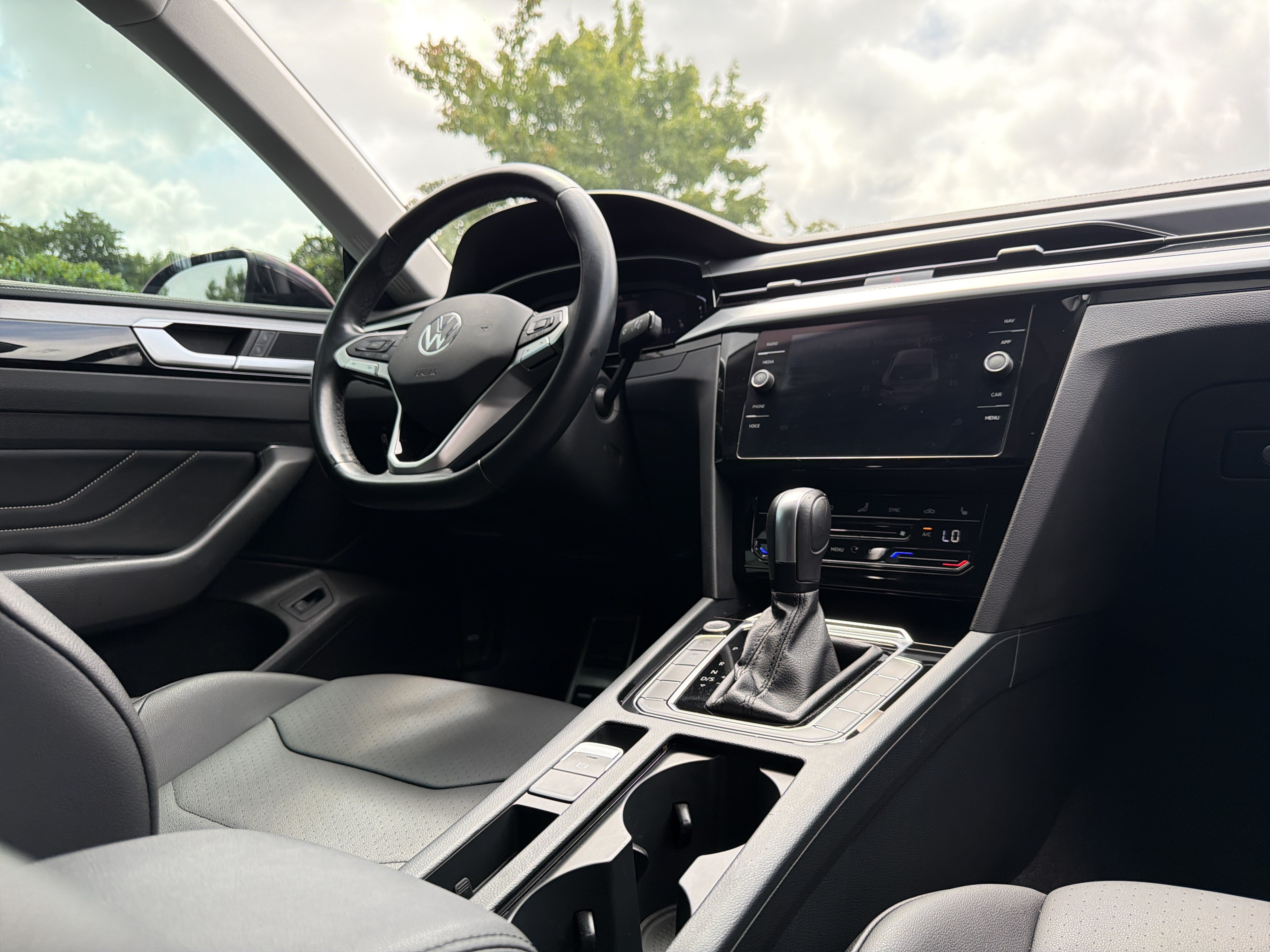 Used 2021 Volkswagen Arteon SE FWD image 6
