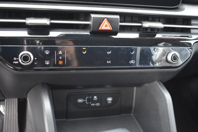 New 2026 Kia Sportage LX w/ LX Convenience Package FWD image 27