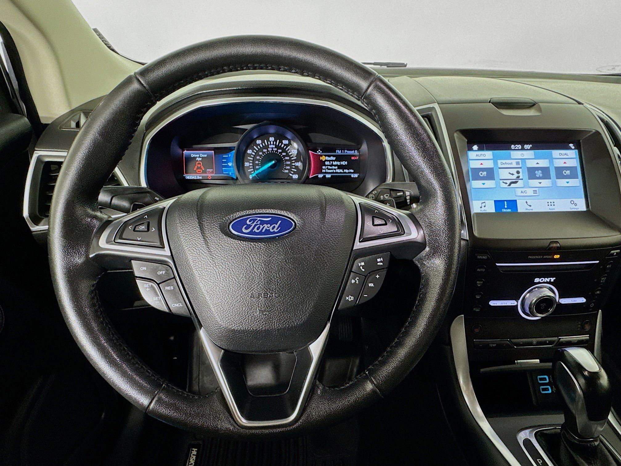 Used 2018 Ford Edge Titanium FWD image 11