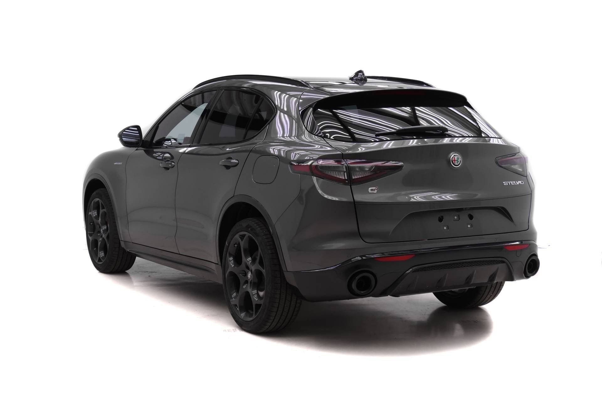 New 2026 Alfa Romeo Stelvio Sprint w/ Convenience Package image 4