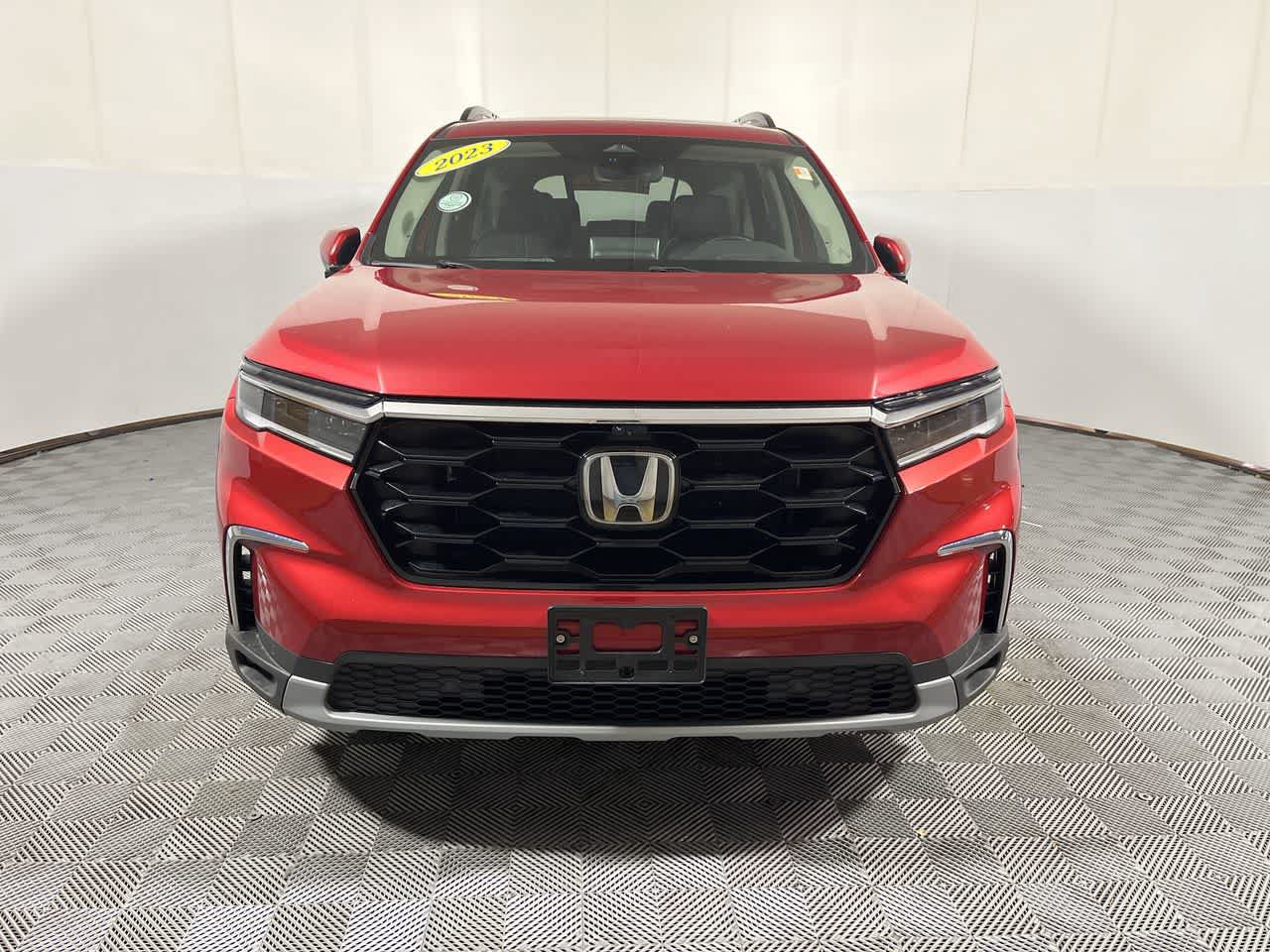 Used 2023 Honda Pilot Touring image 3