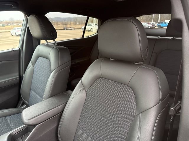 Used 2025 Buick Envista Preferred image 13