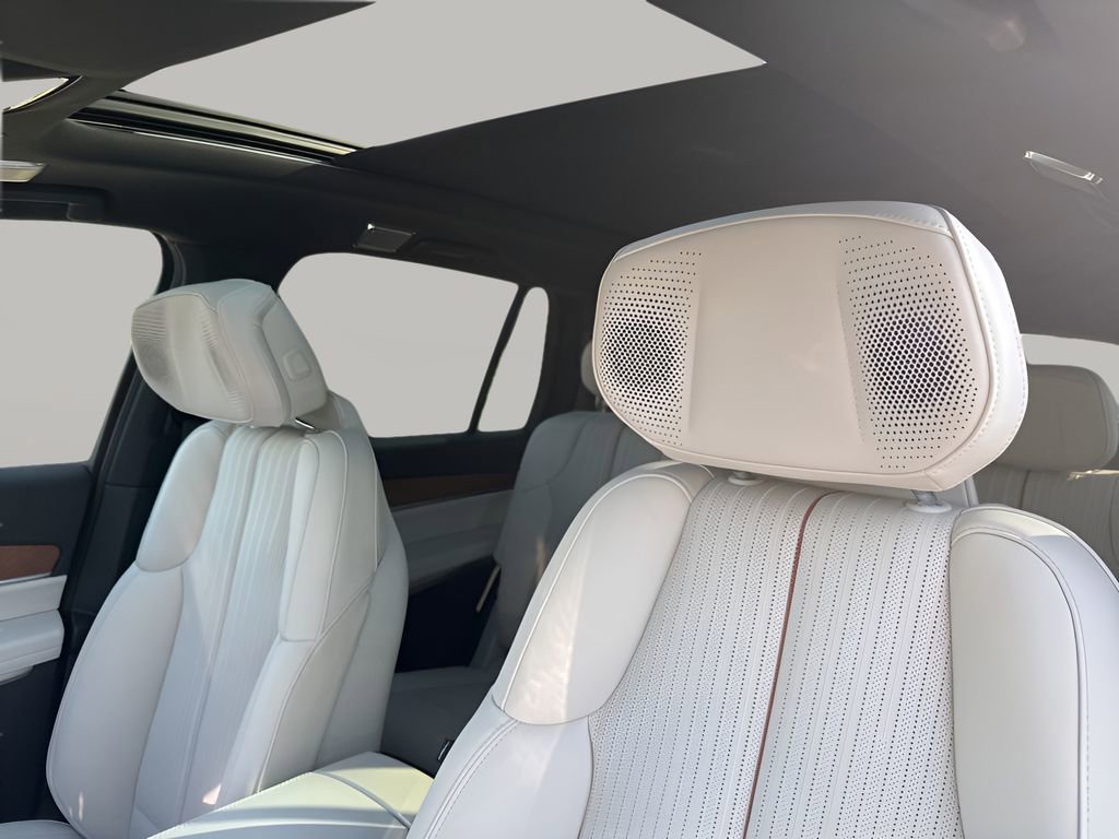 New 2026 Cadillac Vistiq Luxury image 33