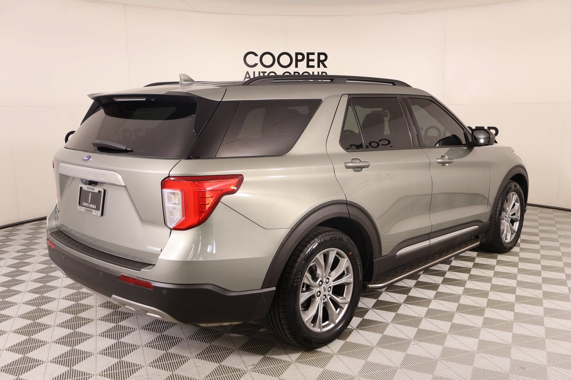 Used 2020 Ford Explorer XLT w/ Equipment Group 202A RWD image 21