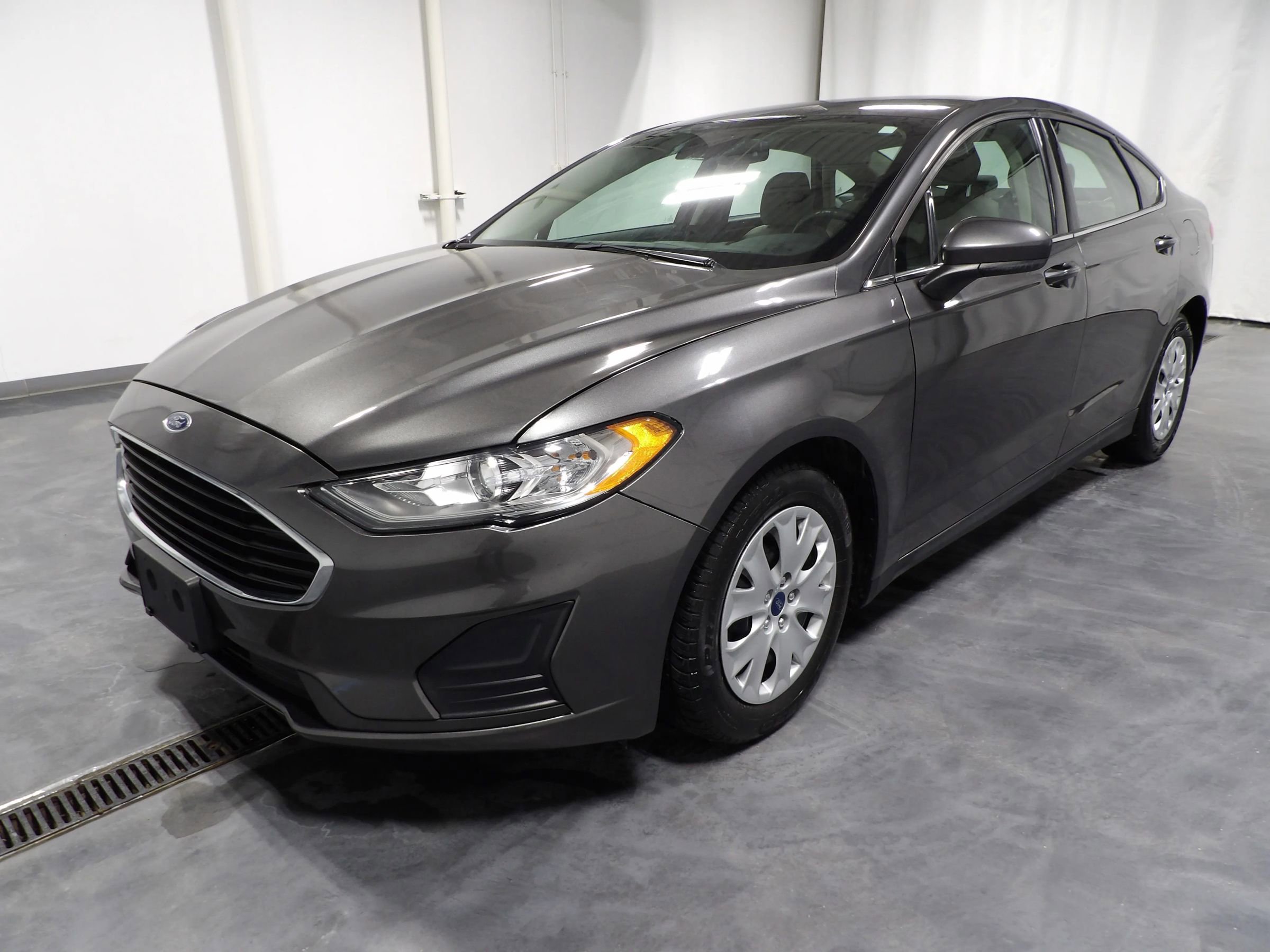 Used 2020 Ford Fusion S image 3