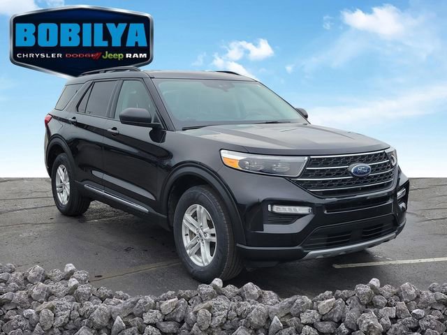 Used 2022 Ford Explorer XLT w/ Equipment Group 202A image 2