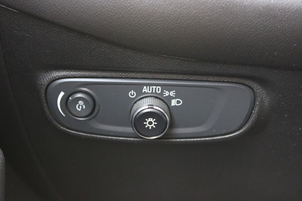 Used 2021 Chevrolet Equinox LT image 25