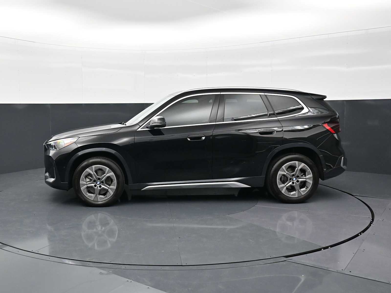 Used 2025 BMW X1 xDrive28i w/ Convenience Package image 8