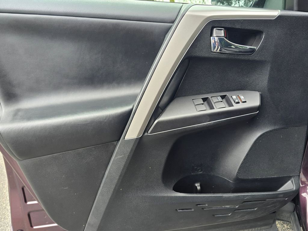 Used 2017 Toyota RAV4 XLE AWD/4WD image 25