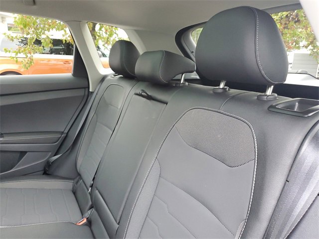 Certified 2025 Volkswagen Taos SE image 10