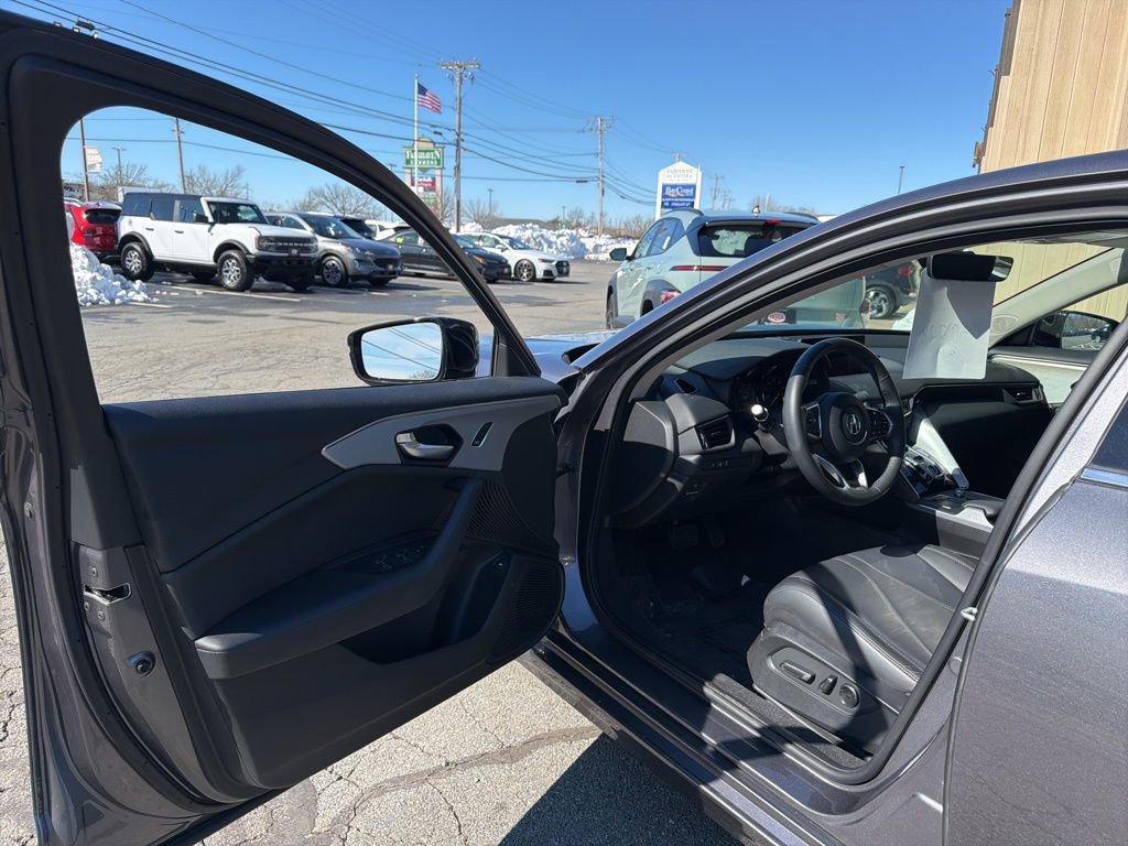 Used 2023 Acura TLX image 9