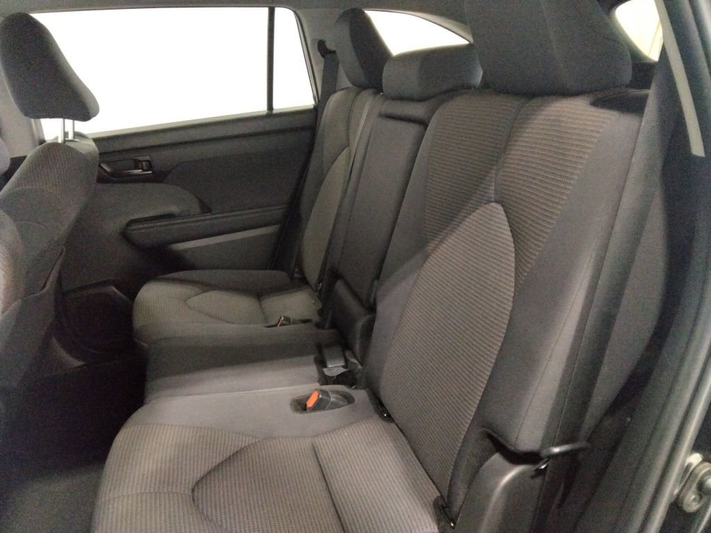 Used 2024 Toyota Highlander LE image 36