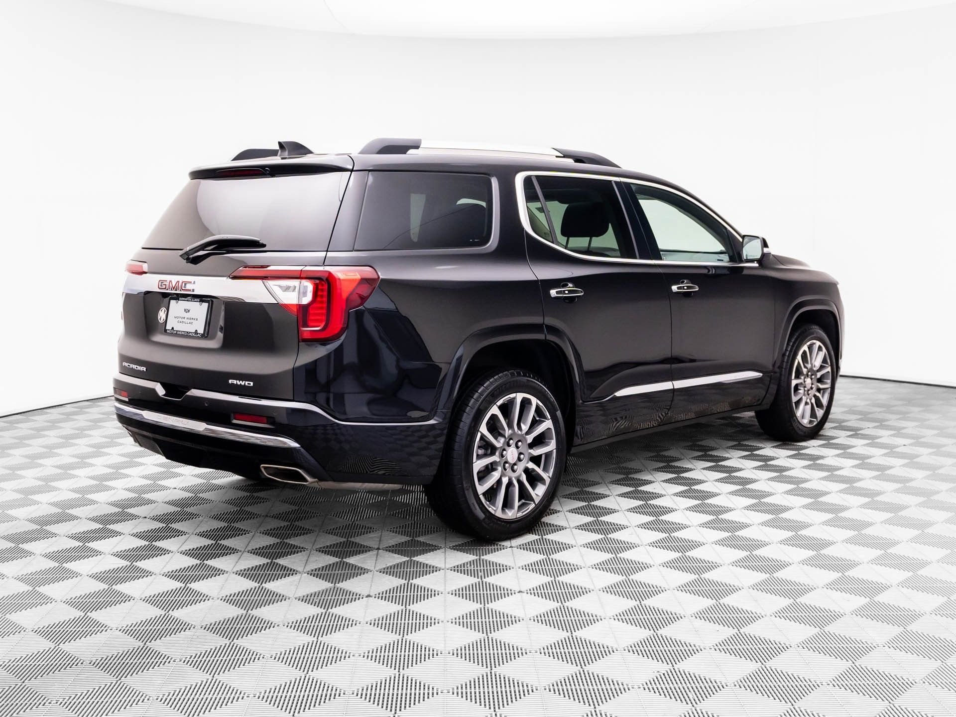 Used 2023 GMC Acadia Denali w/ Denali Ultimate Package AWD/4WD image 5