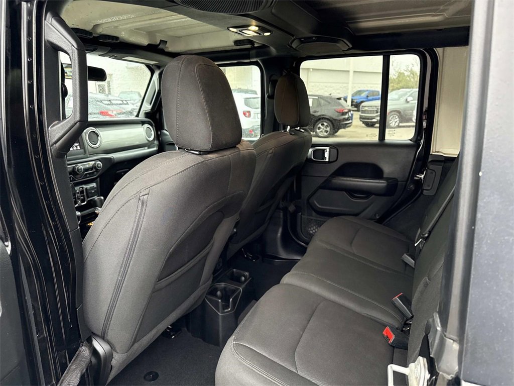 Used 2020 Jeep Wrangler Unlimited Sahara image 24