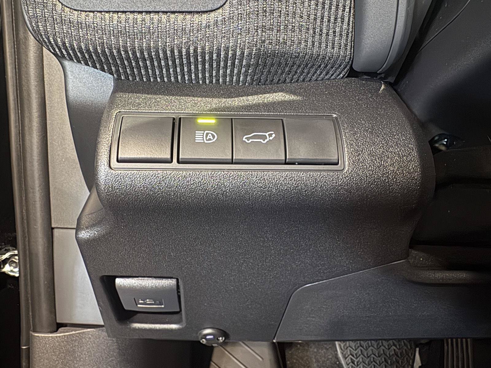 Used 2025 Subaru Solterra AWD/4WD image 19