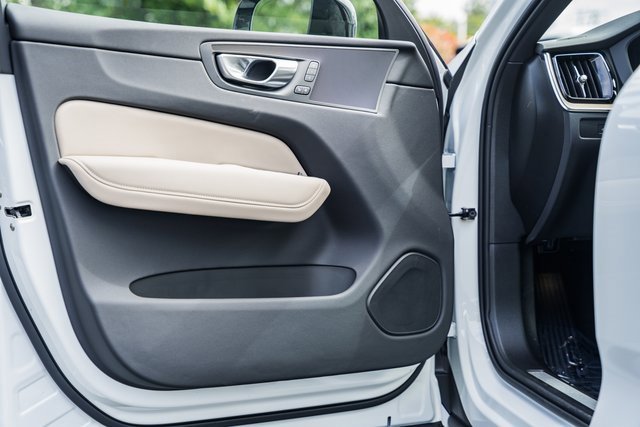 New 2026 Volvo XC60 T8 Plus w/ Protection Package Premier image 32