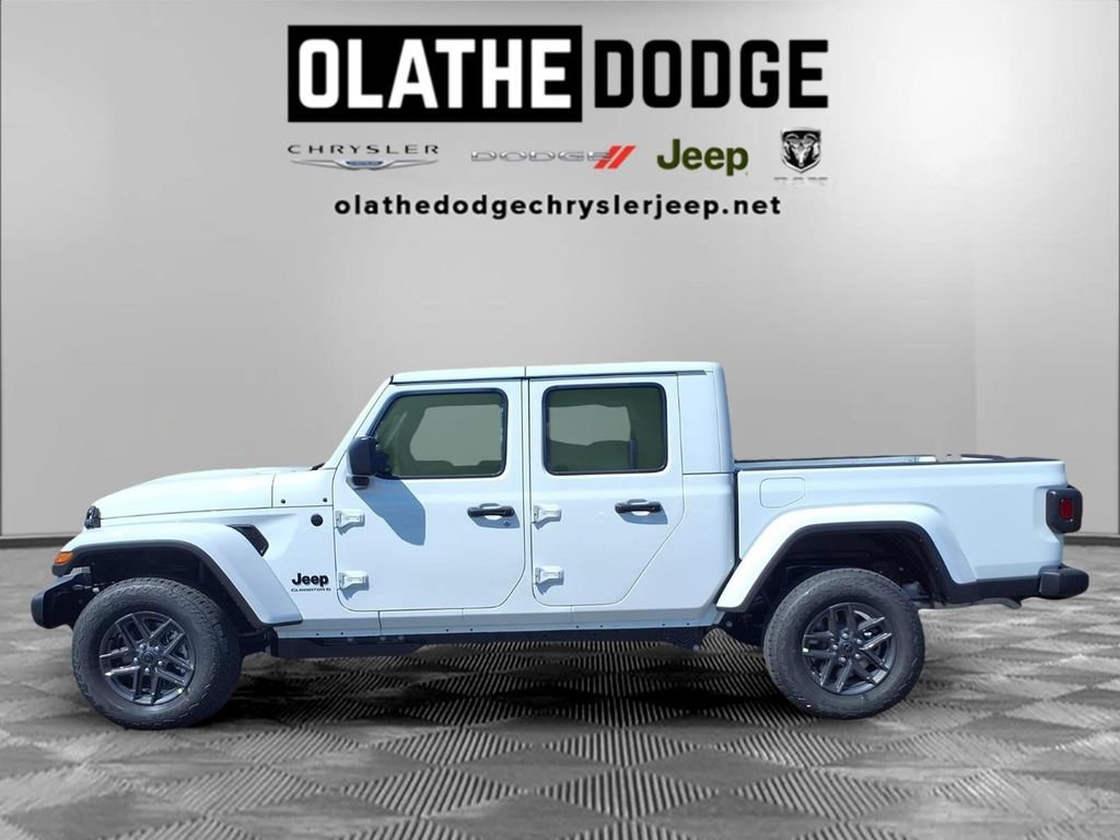 New 2026 Jeep Gladiator Sport AWD/4WD image 17