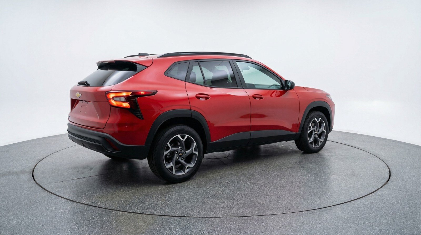 Used 2025 Chevrolet Trax LT FWD image 7
