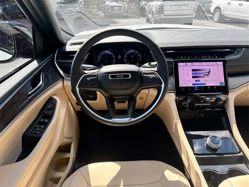 Used 2025 Jeep Grand Cherokee Limited image 24