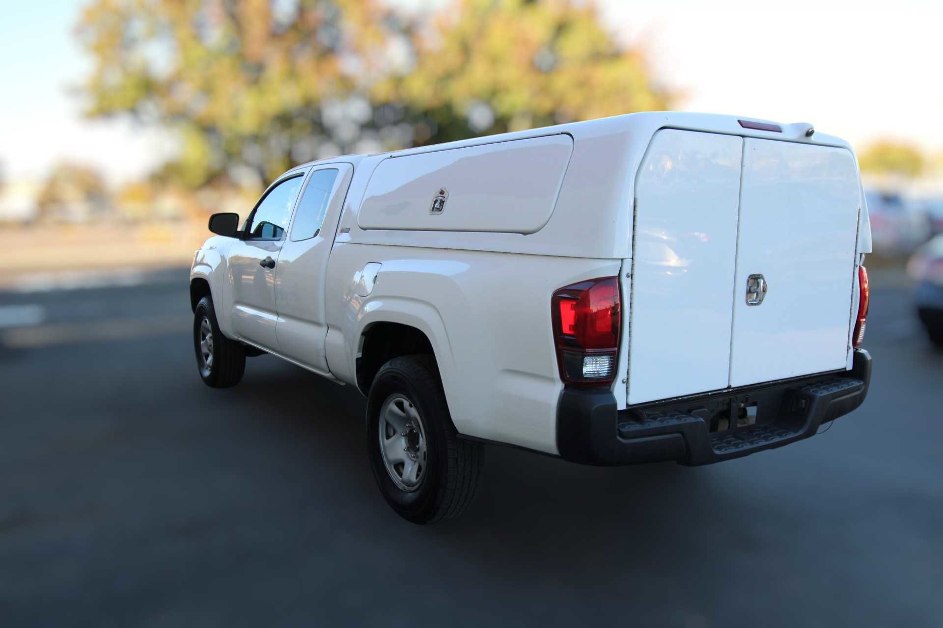 Used 2020 Toyota Tacoma SR image 7