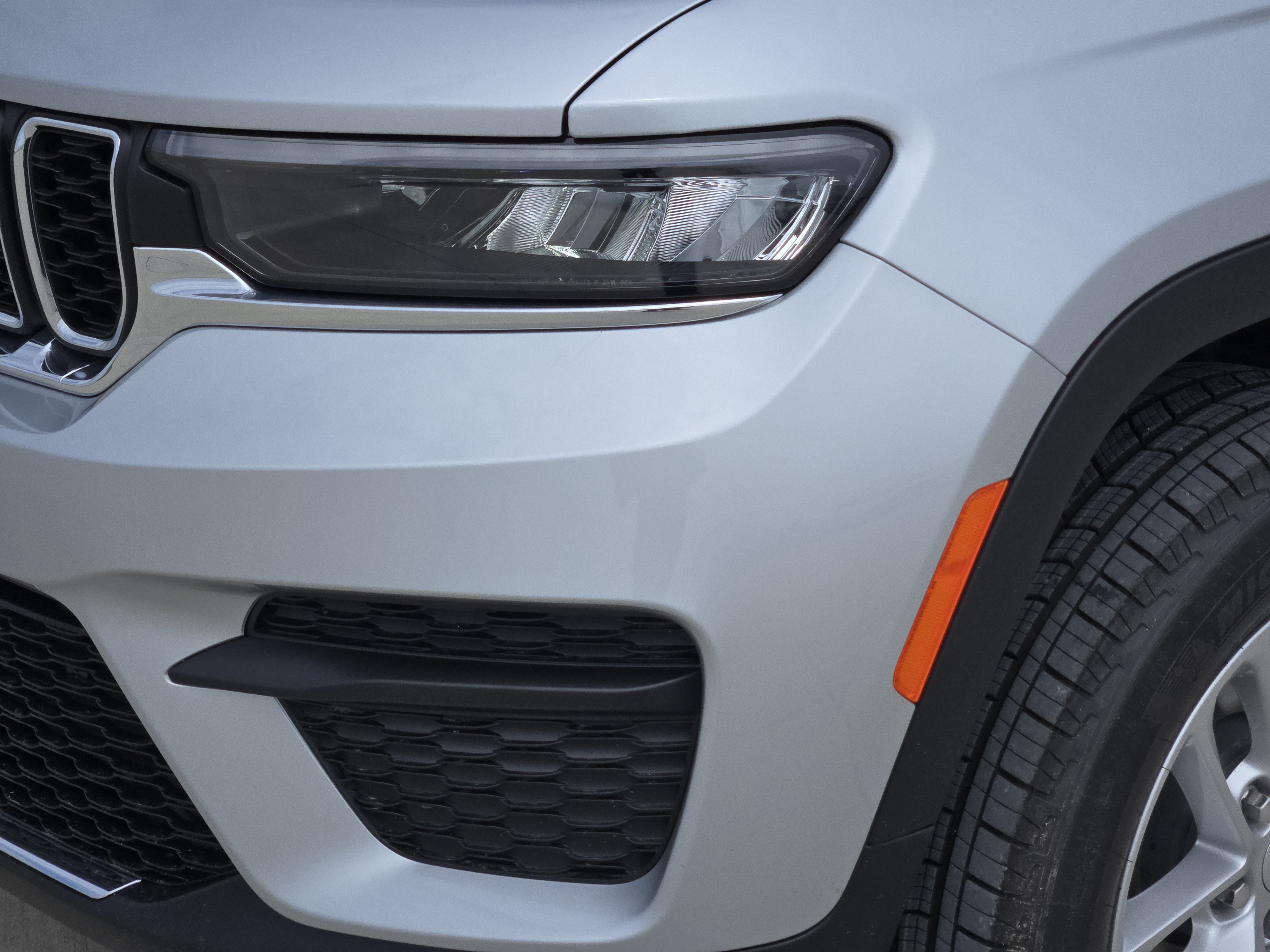 New 2026 Jeep Grand Cherokee Laredo w/ Trailer Tow Package AWD/4WD image 7