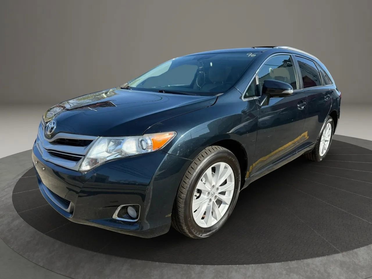 Used 2015 Toyota Venza LE AWD/4WD image 1