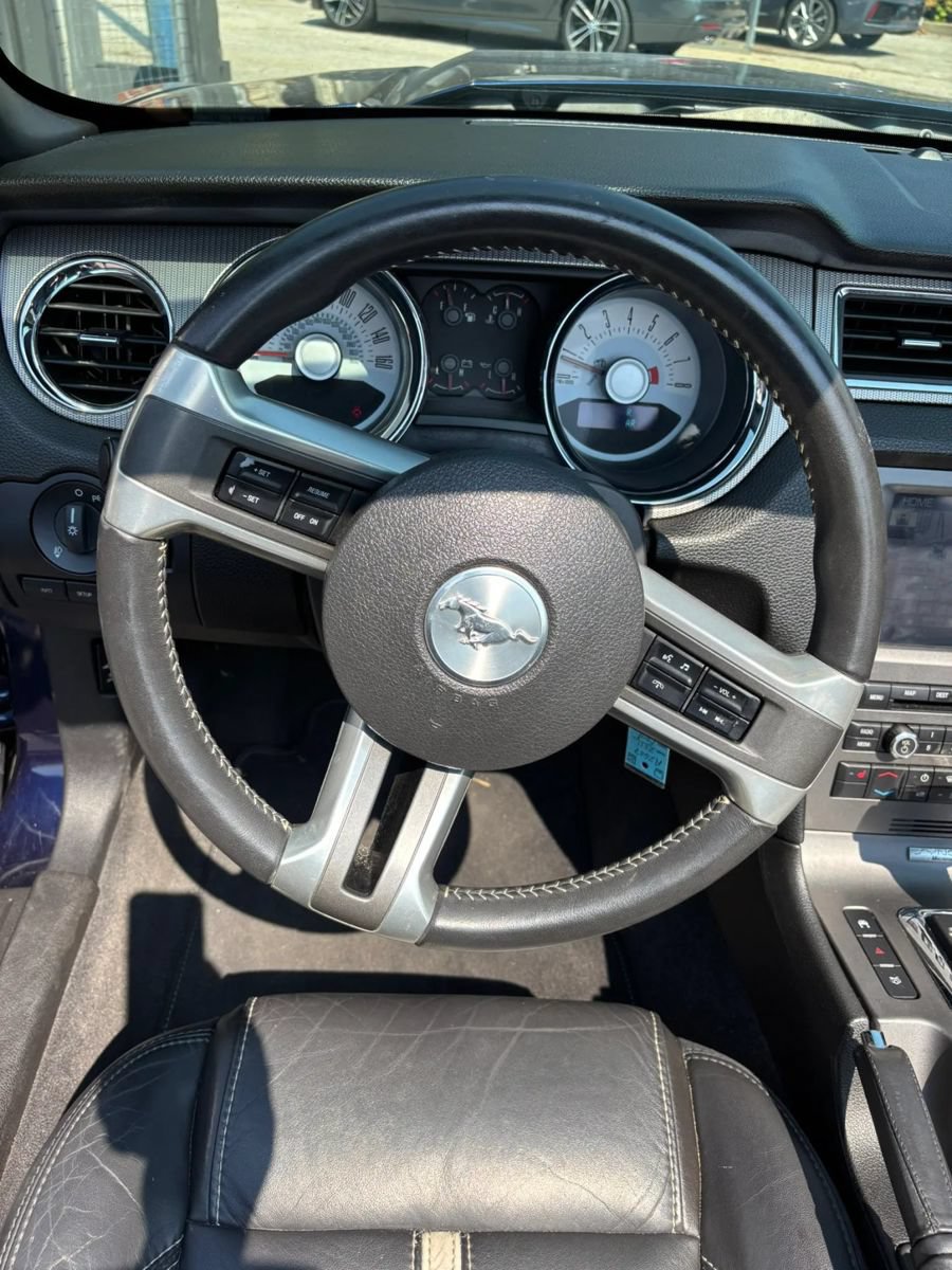 Used 2011 Ford Mustang GT Premium w/ Electronics Pkg RWD image 9
