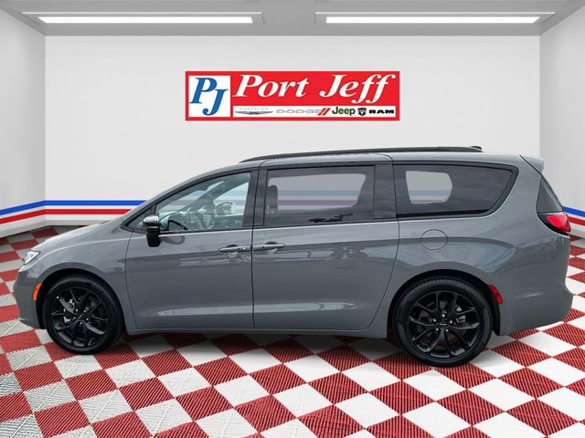 Used 2025 Chrysler Pacifica Limited FWD image 6