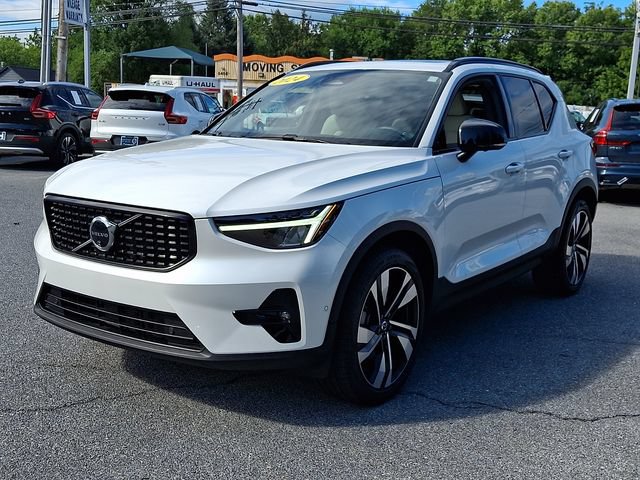 Certified 2024 Volvo XC40 B5 Plus w/ Protection Package Premier AWD/4WD image 3