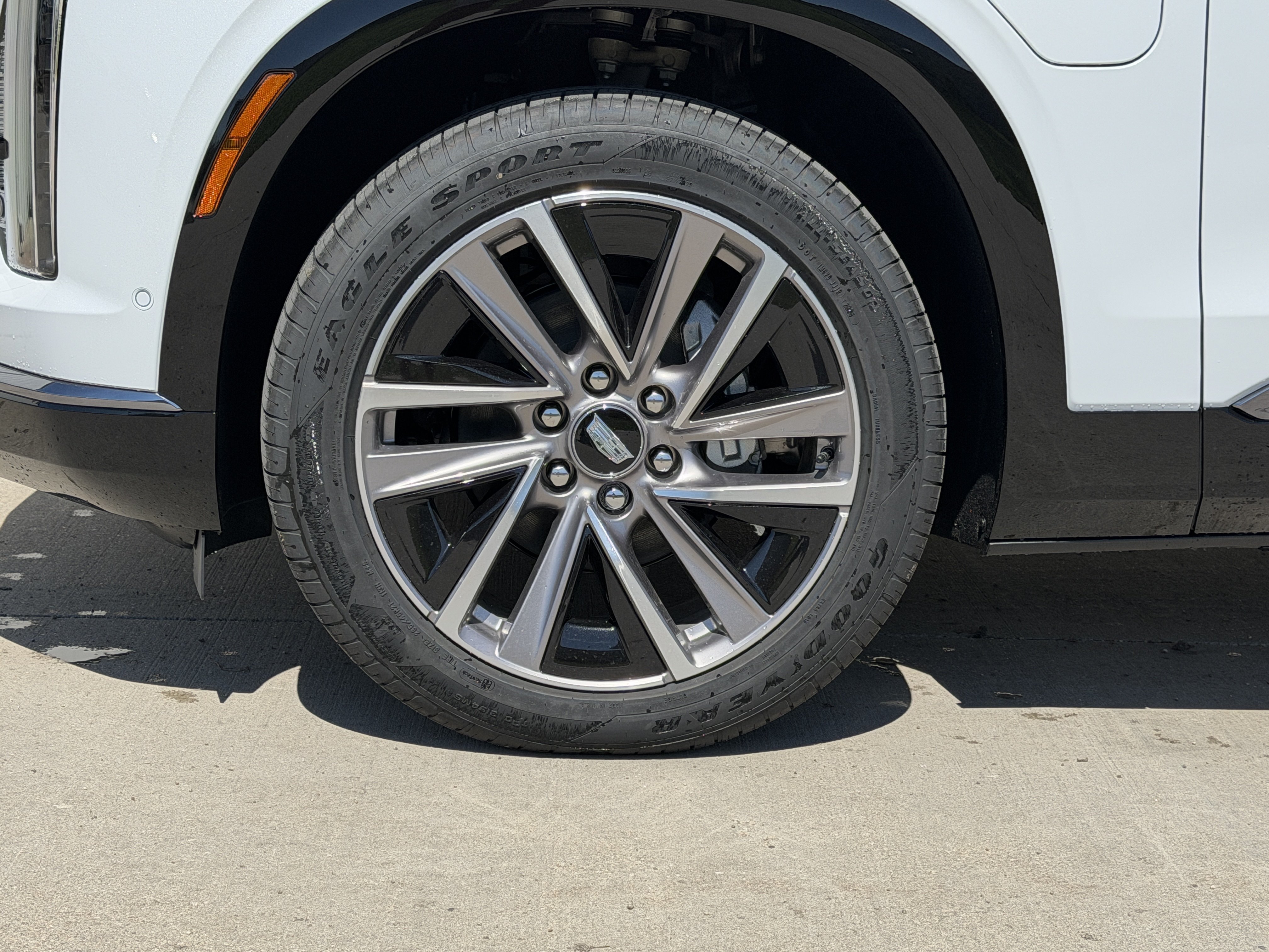 New 2027 Cadillac Vistiq Sport w/ LPO, Floor Liner Package AWD/4WD image 9